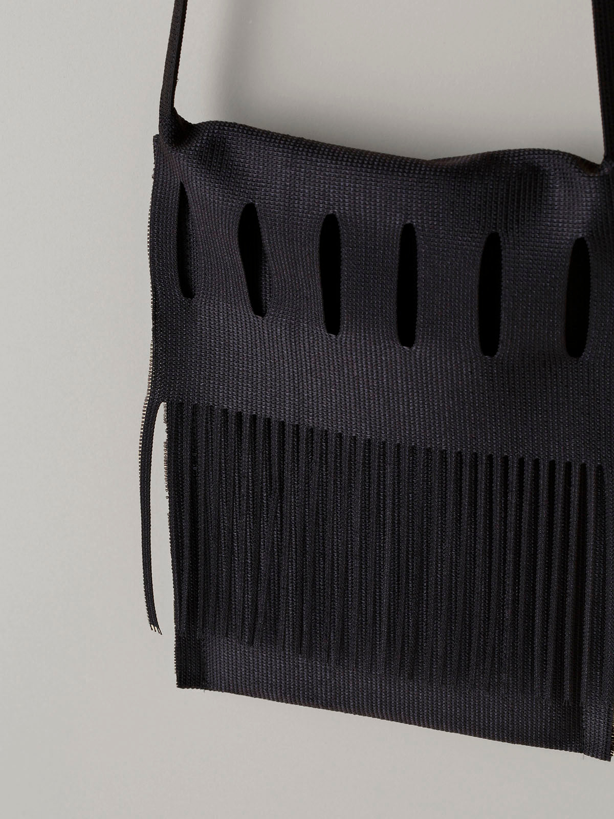 フリンジポシェット